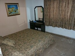 Holiday Suites Hotel And Beach