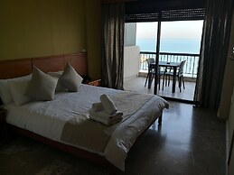 Holiday Suites Hotel And Beach