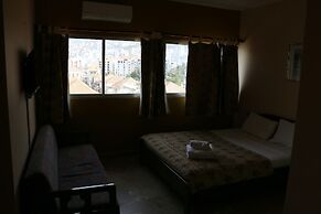 Holiday Suites Hotel And Beach