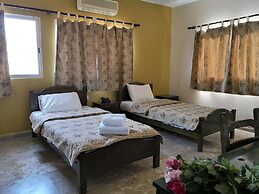 Holiday Suites Hotel And Beach