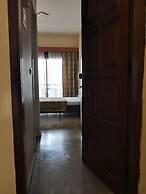 Holiday Suites Hotel And Beach