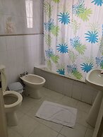 Holiday Suites Hotel And Beach