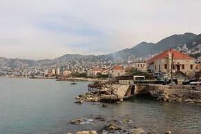 Holiday Suites Hotel And Beach