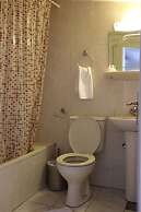 Holiday Suites Hotel And Beach