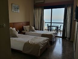 Holiday Suites Hotel And Beach