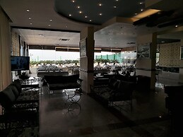 Holiday Suites Hotel And Beach