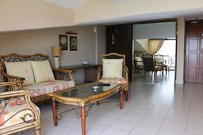 Holiday Suites Hotel And Beach