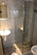 Holiday Suites Hotel And Beach