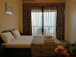 Holiday Suites Hotel And Beach