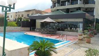 Holiday Suites Hotel And Beach