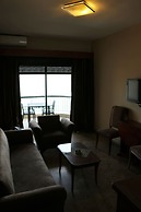 Holiday Suites Hotel And Beach