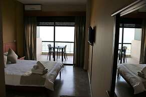 Holiday Suites Hotel And Beach