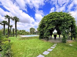 Royal Garden Hotel
