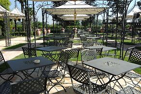Royal Garden Hotel