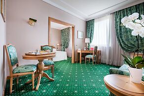 Royal Garden Hotel