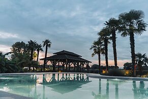 Royal Garden Hotel