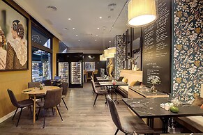 Catalonia Excelsior Hotel