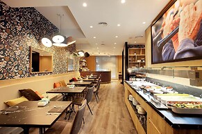 Catalonia Excelsior Hotel