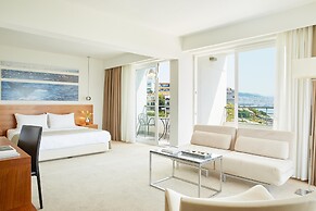 Lucy Hotel