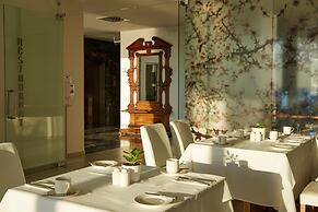Lucy Hotel