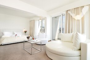 Lucy Hotel