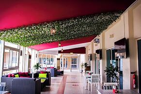 Metropolitan Al Mafraq Hotel