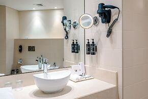 Metropolitan Al Mafraq Hotel