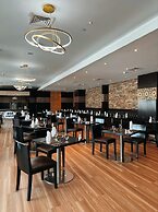 Metropolitan Al Mafraq Hotel