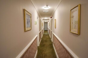 Pembridge Palace Hotel