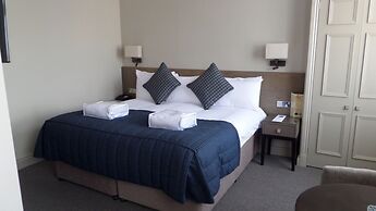 Crown and Mitre Hotel