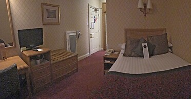 Crown and Mitre Hotel