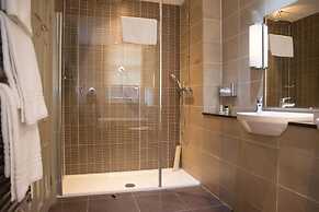 Crown and Mitre Hotel