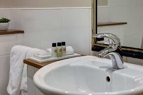 Crown and Mitre Hotel