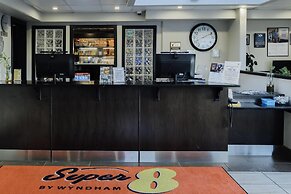 Super 8 by Wyndham Grande Prairie