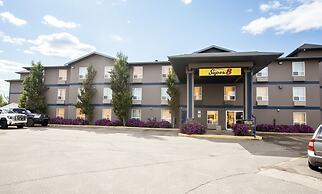 Super 8 by Wyndham Whitecourt