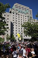 Lord Elgin Hotel
