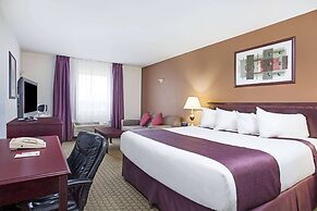Ramada by Wyndham Red Deer Hotel and Suites