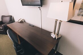 Service Plus Inn and Suites - Grande Prairie