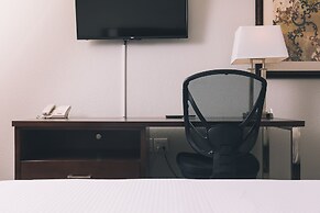 Service Plus Inn and Suites - Grande Prairie