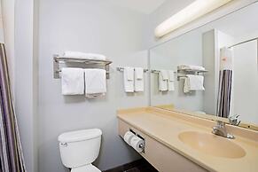 La Quinta Inn & Suites by Wyndham Omaha Airport Downtown