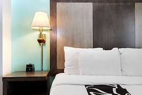 La Quinta Inn & Suites by Wyndham Omaha Airport Downtown