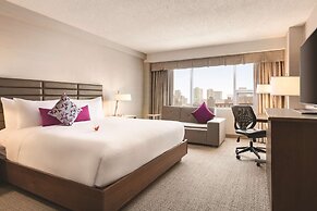 Coast Edmonton Plaza Hotel by APA