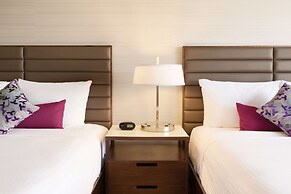 Coast Edmonton Plaza Hotel by APA