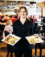 Coast Edmonton Plaza Hotel by APA