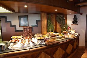 Cresta Mowana Safari Resort & Spa