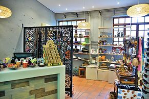 Cresta Mowana Safari Resort & Spa