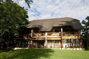 Cresta Mowana Safari Resort & Spa