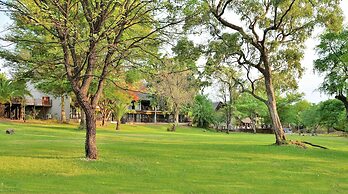 Cresta Mowana Safari Resort & Spa