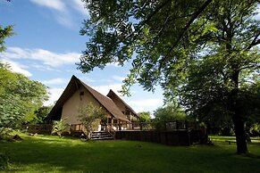 Cresta Mowana Safari Resort & Spa