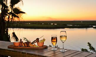 Cresta Mowana Safari Resort & Spa